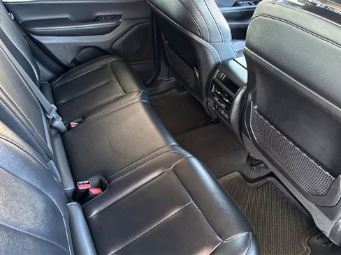 Used 2024 Jeep Grand Cherokee Limited image 22