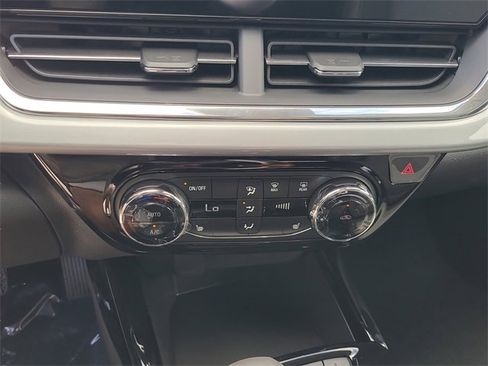 New 2026 Chevrolet Trax LT w/ Driver Confidence Package image 31