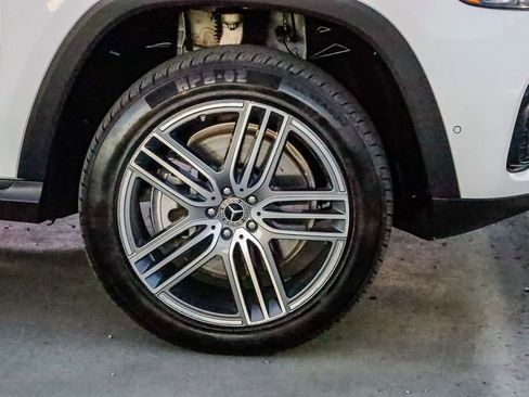 Used 2024 Mercedes-Benz GLS 450 4MATIC image 10