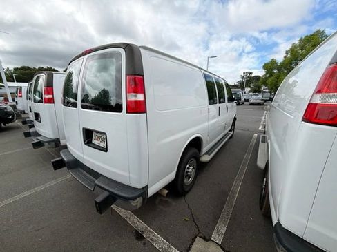 Used 2022 Chevrolet Express 2500 w/ Driver Convenience Package RWD image 2