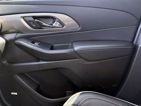 Used 2023 Chevrolet Traverse Premier FWD image 24