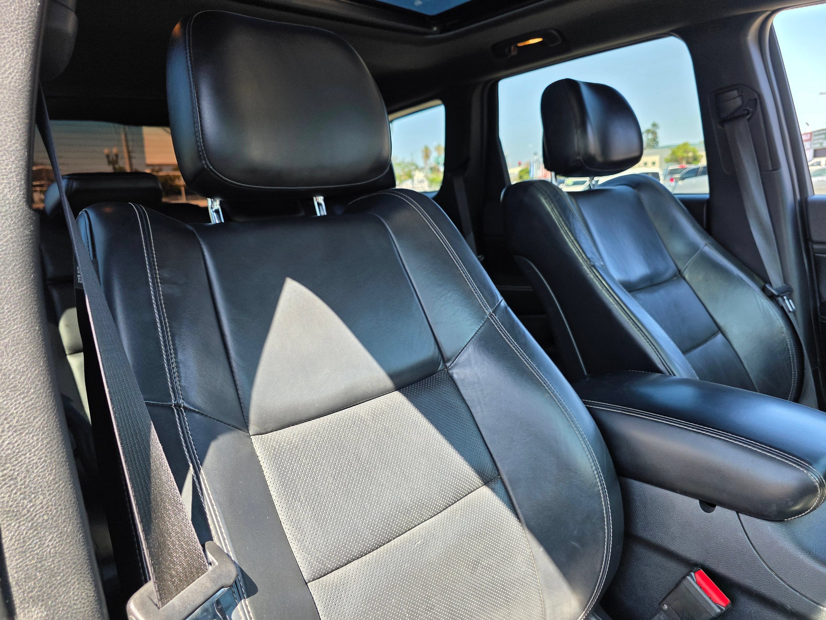Used 2014 Jeep Grand Cherokee Limited w/ Luxury Group II RWD image 11