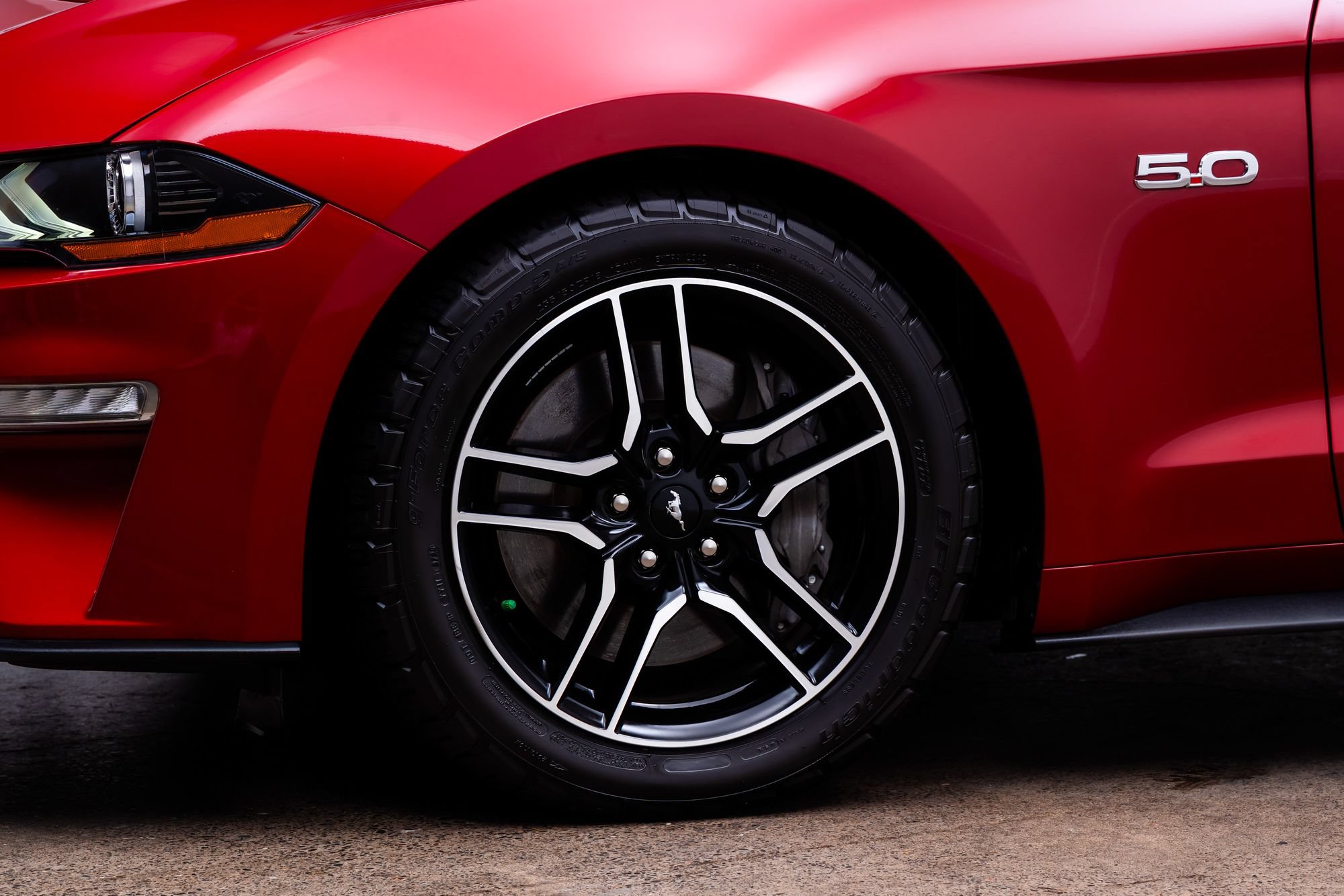 Used 2021 Ford Mustang GT RWD image 4