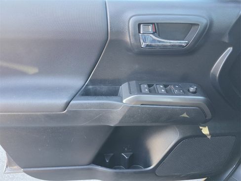 Used 2019 Toyota Tacoma Limited image 24