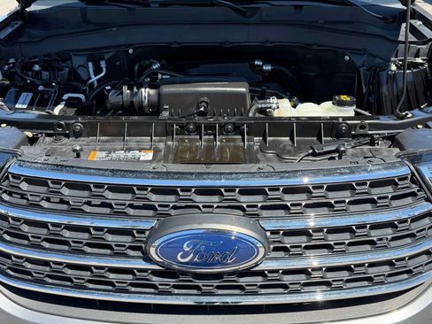 Used 2022 Ford Explorer XLT w/ Equipment Group 202A RWD image 32