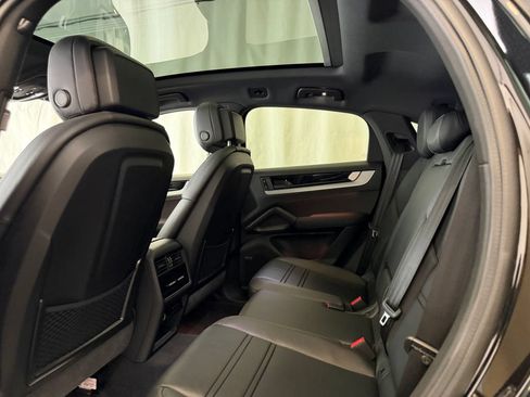 Certified 2025 Porsche Cayenne E-Hybrid Coupe AWD/4WD image 24