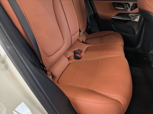 Used 2024 Mercedes-Benz GLC 300 4MATIC image 18