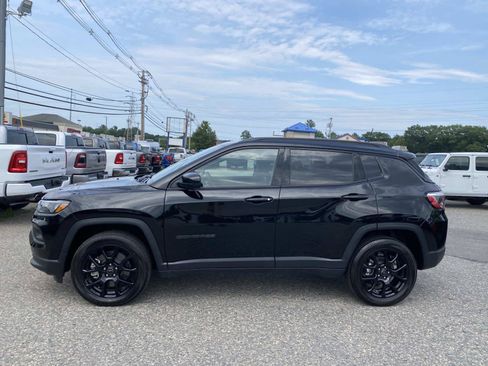 Used 2026 Jeep Compass Latitude AWD/4WD image 8