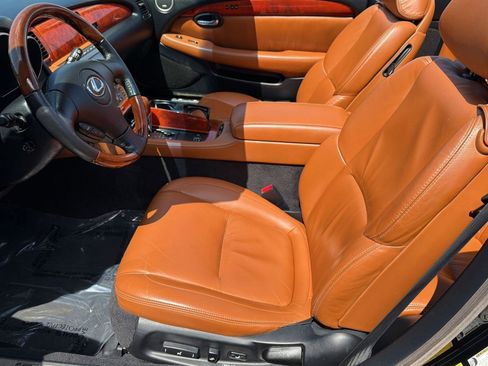 Used 2005 Lexus SC 430 Convertible RWD image 5