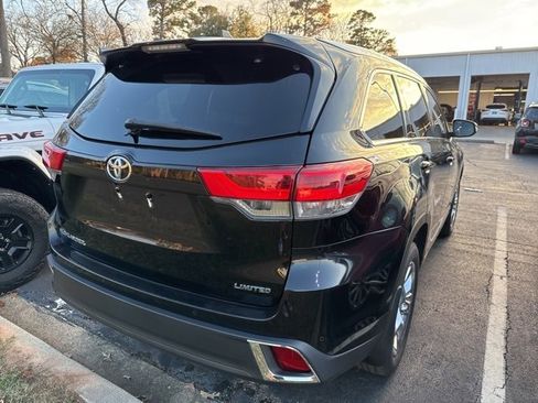 Used 2018 Toyota Highlander Limited image 12