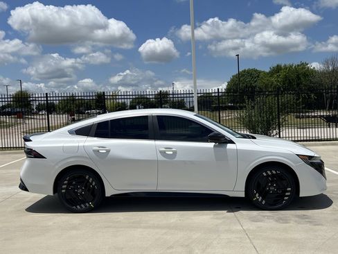 New 2026 Nissan Sentra SR w/ SR Premium Package FWD image 3