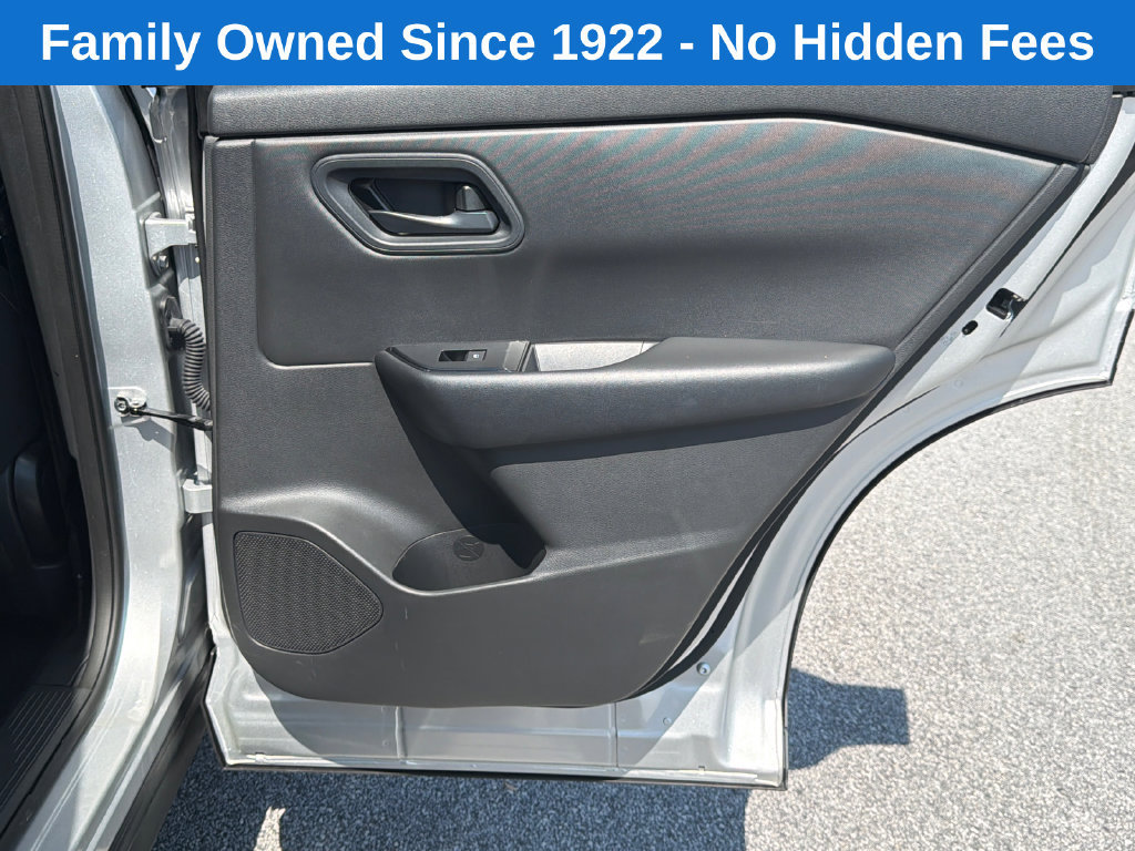 Used 2024 Nissan Rogue S AWD/4WD image 16