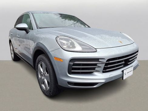 Used 2023 Porsche Cayenne w/ Premium Package image 3