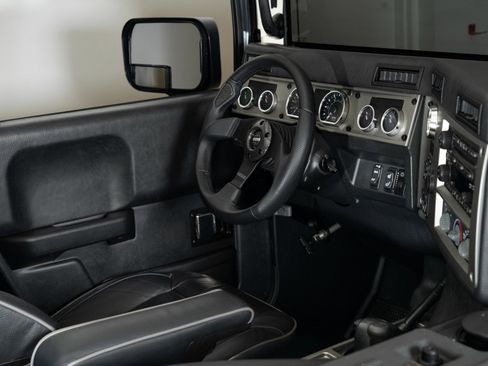 Used 2006 HUMMER H1 image 25