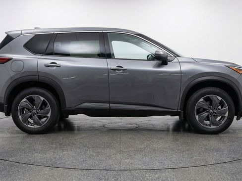 Used 2025 Nissan Rogue SV image 11