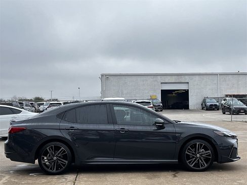 Used 2025 Toyota Camry XSE image 3