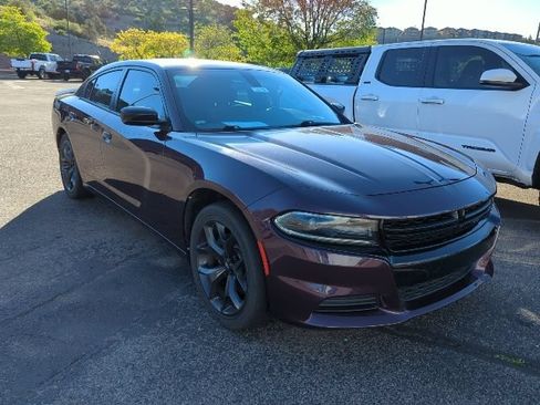 Used 2020 Dodge Charger SXT w/ Blacktop Package RWD image 2