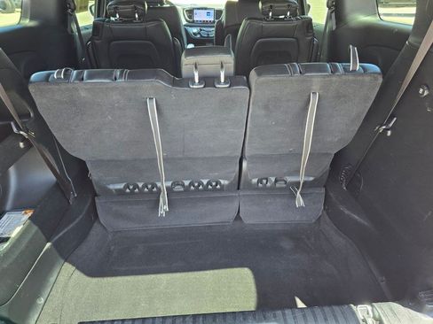 Used 2025 Chrysler Pacifica Select FWD image 38