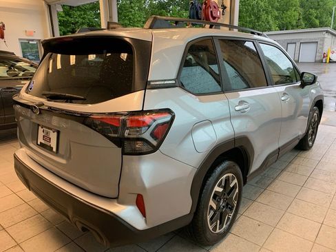 Certified 2025 Subaru Forester Premium AWD/4WD image 18