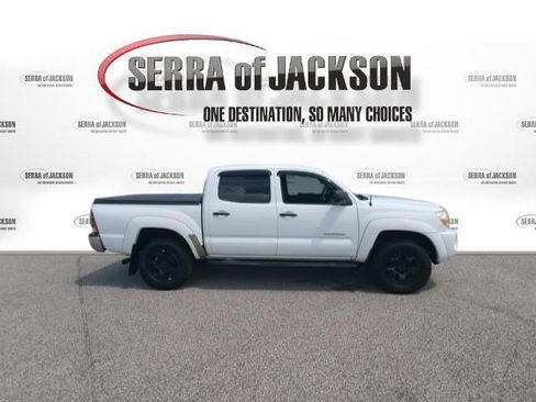 Used 2011 Toyota Tacoma PreRunner w/ SR5 Pkg #2 RWD image 9