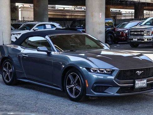 Used 2025 Ford Mustang Convertible image 3