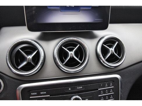 Used 2019 Mercedes-Benz CLA 250 4MATIC image 29