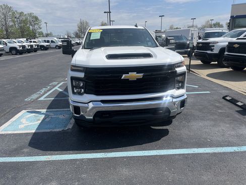 Used 2024 Chevrolet Silverado 2500 W/T RWD image 2