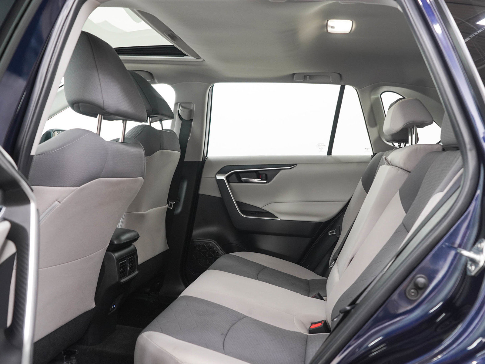 Used 2022 Toyota RAV4 XLE w/ Convenience Package AWD/4WD image 17