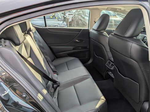 Used 2025 Lexus ES 350 w/ Premium Package FWD image 12