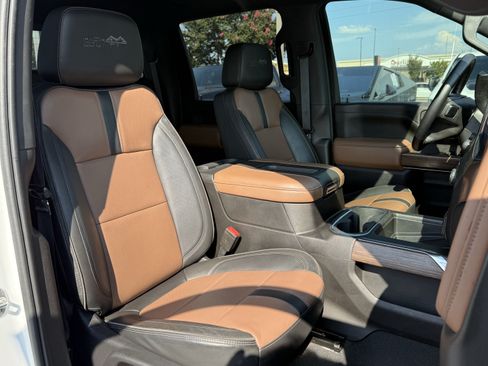 Used 2021 Chevrolet Silverado 2500 High Country w/ Z71 Off-Road Package AWD/4WD image 33