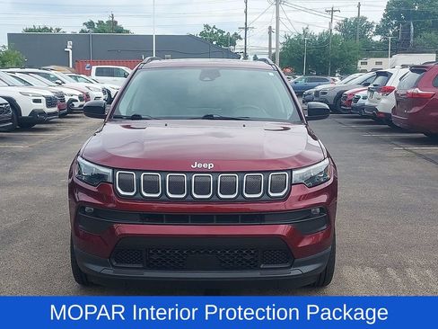 Used 2022 Jeep Compass Latitude w/ Sun and Sound Group AWD/4WD image 2