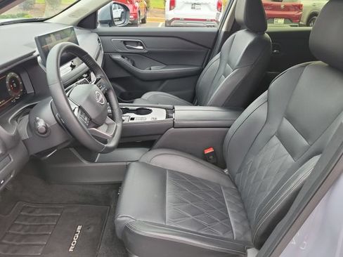 Used 2025 Nissan Rogue Platinum FWD image 17