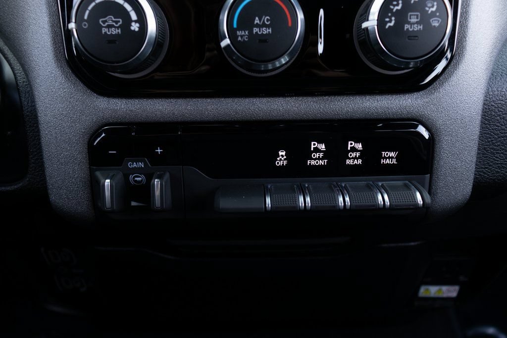 Used 2025 RAM 1500 Tradesman AWD/4WD image 32