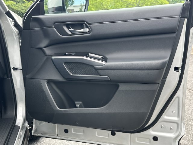 Certified 2025 Nissan Pathfinder SL FWD image 16