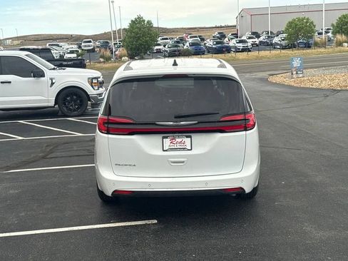 Used 2023 Chrysler Pacifica Touring-L FWD image 48