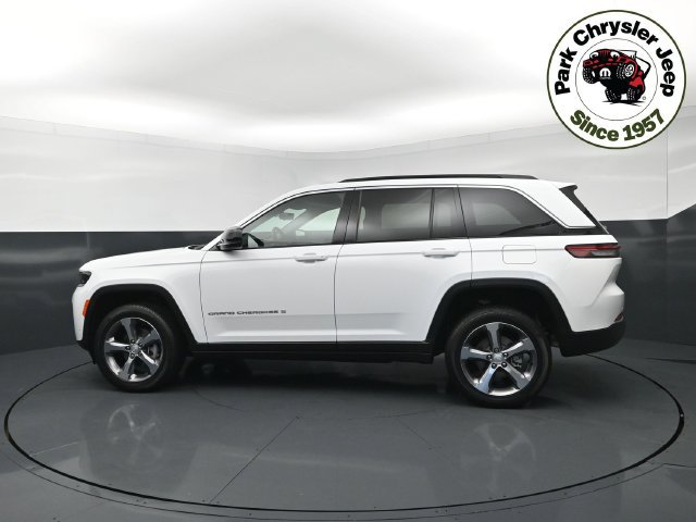 New 2026 Jeep Grand Cherokee Limited w/ Luxury Tech Group II AWD/4WD image 3