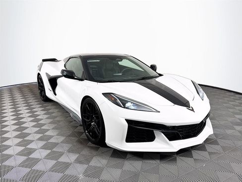 Used 2025 Chevrolet Corvette Z06 image 1