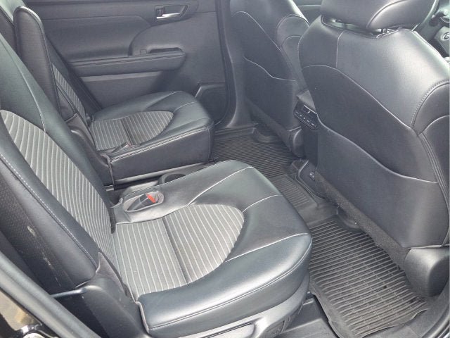 Used 2023 Toyota Highlander XSE AWD/4WD image 18