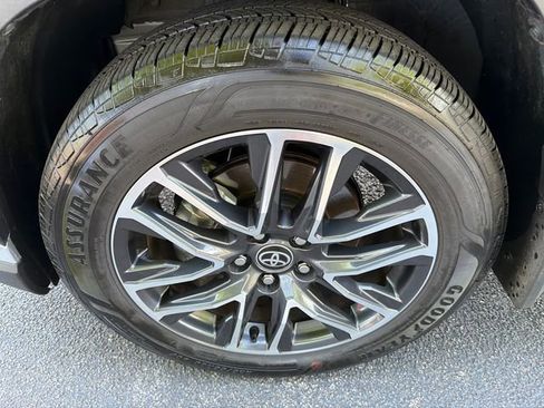 Used 2026 Toyota Corolla Cross XLE w/ Convenience Package FWD image 11