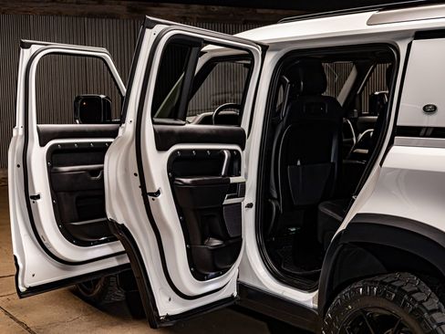 Used 2022 Land Rover Defender 110 X-Dynamic HSE image 26