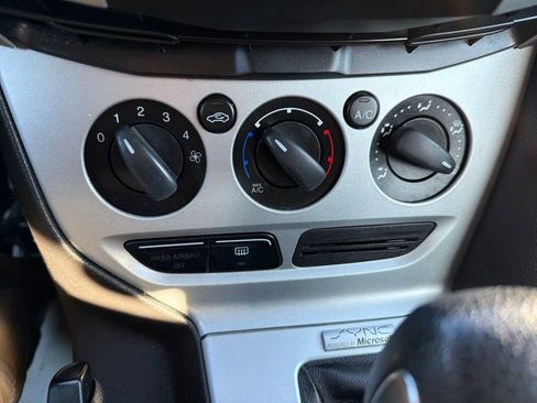 Used 2013 Ford Focus SE w/ SE Winter Pkg image 21