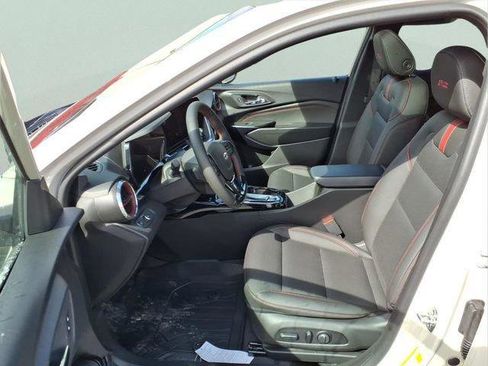 New 2026 Chevrolet Trax RS w/ Sunroof Package FWD image 18