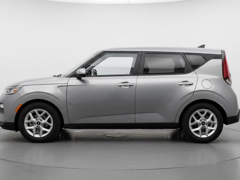 Used 2025 Kia Soul LX w/ LX Technology Package image 5