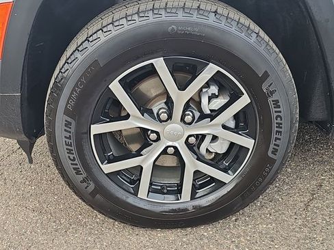 Used 2024 Jeep Grand Cherokee Limited image 31