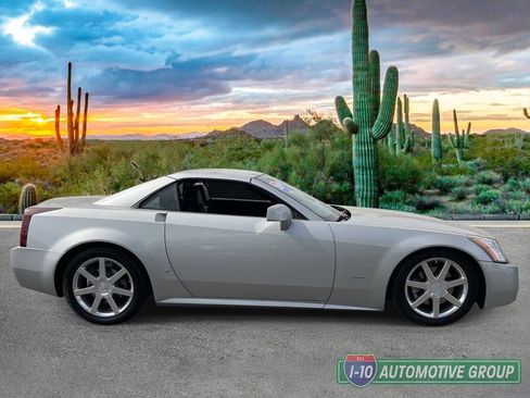 Used 2007 Cadillac XLR RWD image 2