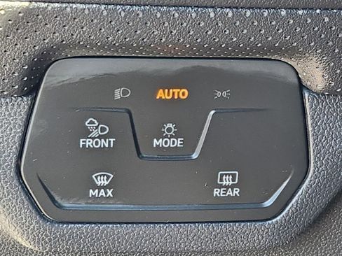 Used 2024 Volkswagen Atlas Cross Sport SE image 12