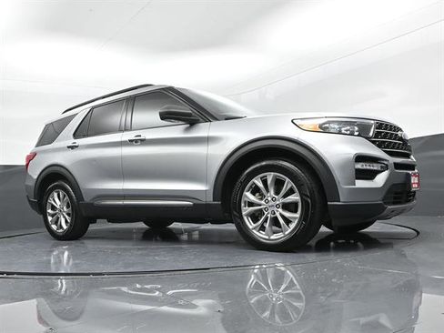 Used 2023 Ford Explorer XLT w/ Equipment Group 202A RWD image 32