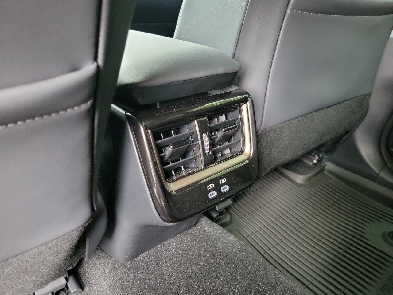 Used 2025 Toyota Crown Signia AWD/4WD image 13