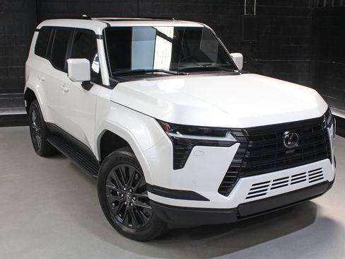 Used 2024 Lexus GX 550 w/ Cold Area Package AWD/4WD image 6