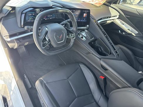 Used 2025 Chevrolet Corvette Stingray Coupe w/ 1LT RWD image 9